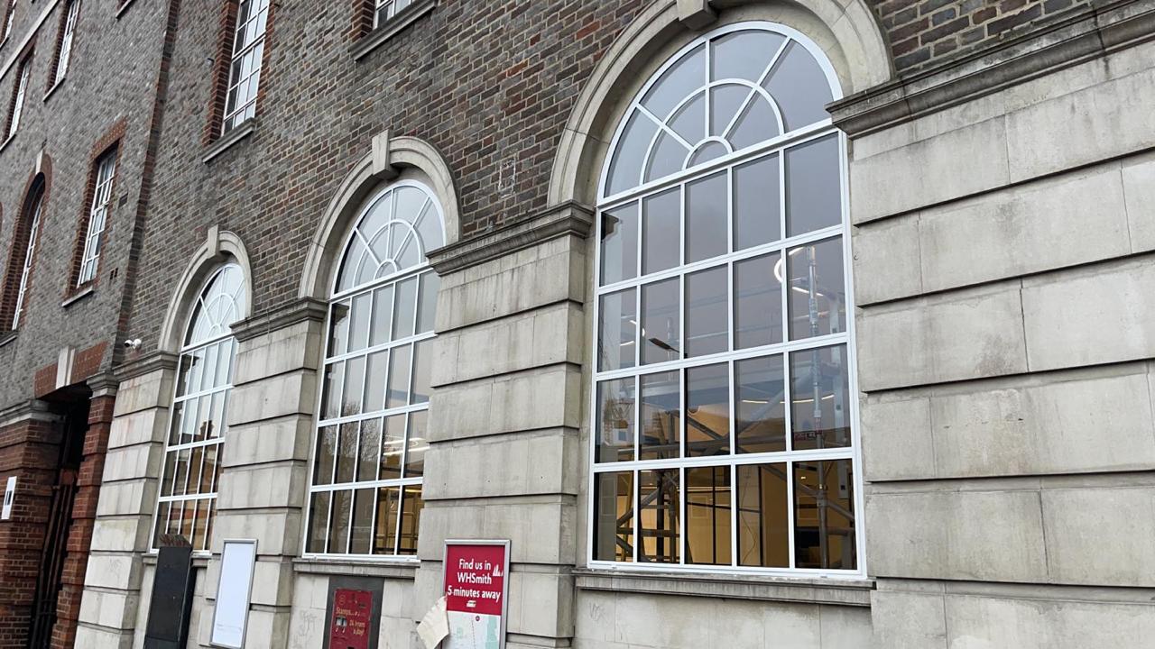 5 Stunning Ways Arched Windows Transform Interiors and Exteriors